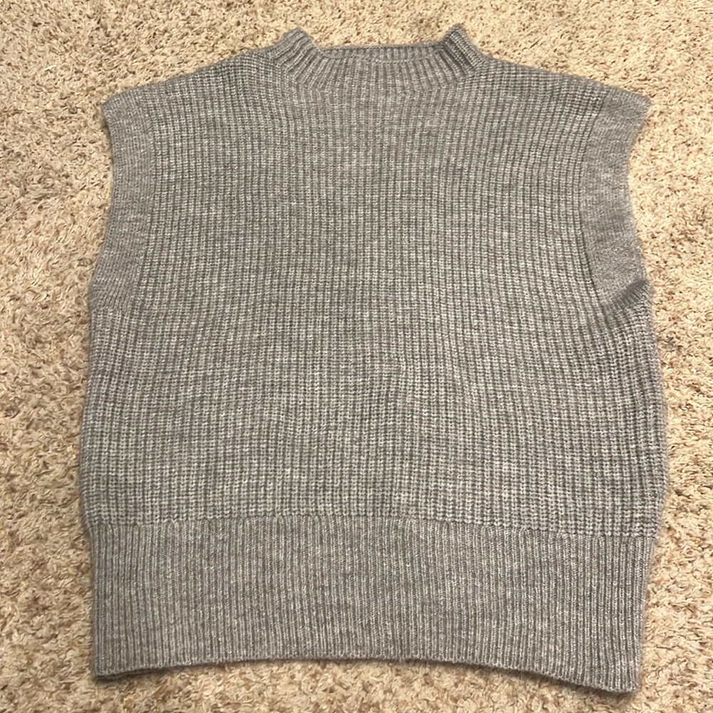 NWOT Mimosa Sleeveless Grey Sweater Size Sm